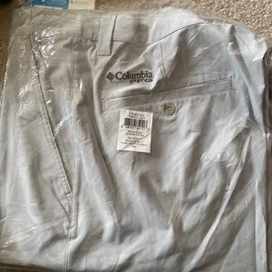 Mens  new Columbia light gray PFG Grander Marlin II shorts. Size 42x10” inseam.